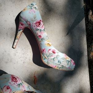 Floral Size 9 Heels